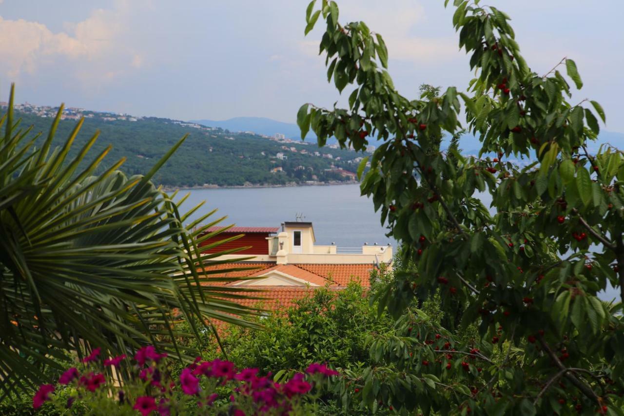 Apartman Carmen Volosko Opatija Extérieur photo